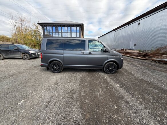 2022 Volkswagen Multivan T6 Рестайлинг, серый, 8500000 рублей - вид 9