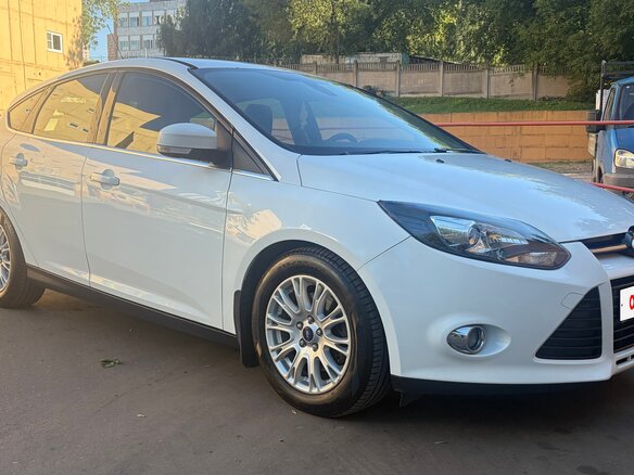2013 Ford Focus III, белый, 850000 рублей - вид 2