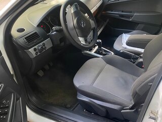 2011 Opel Astra H Рестайлинг, белый, 600000 рублей, вид 4