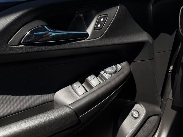 2022 Chevrolet TrailBlazer III, чёрный, 1786000 рублей - вид 6