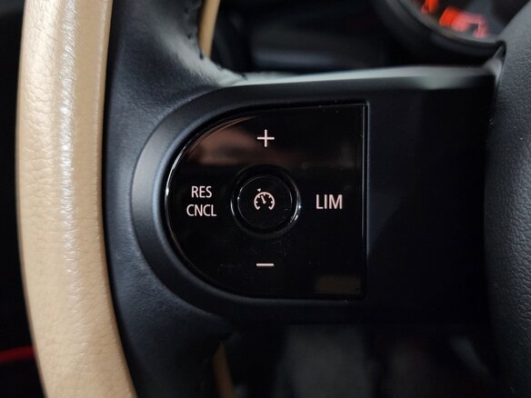 2021 Mini Hatch Cooper III (F55/F56) Рестайлинг 2, серебристый, 1660000 рублей - вид 10