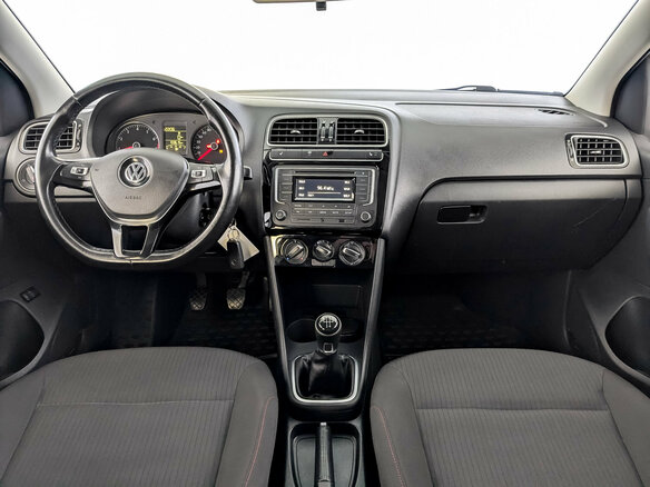 2018 Volkswagen Polo V Рестайлинг, белый, 985000 рублей - вид 13