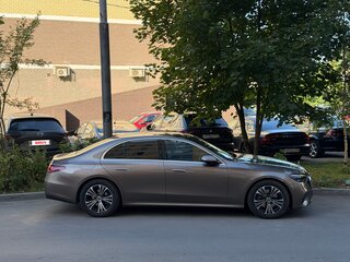 2024 Mercedes-Benz E-Класс 200 VI (W214, S214), коричневый, 6150000 рублей, вид 2