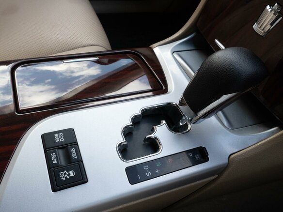 2011 Toyota Crown XIII (S200), чёрный, 1847000 рублей - вид 17