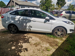 2016 Ford Fiesta Mk6 Рестайлинг, белый, 650000 рублей, вид 2