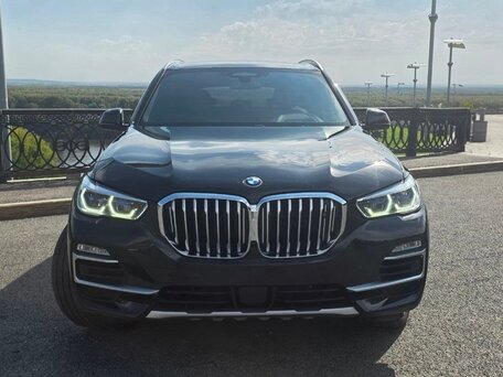 2019 BMW X5 50i IV (G05/G18), чёрный, 7200000 рублей, вид 2
