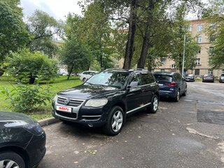 2007 Volkswagen Touareg I Рестайлинг, чёрный, 900000 рублей, вид 2