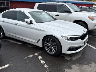 2017 BMW 5 серии 520i VII (G30/G31/G38), белый, 3050000 рублей, вид 2