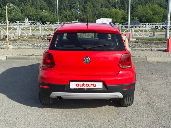 2012 Volkswagen Polo Cross V, красный - вид 3