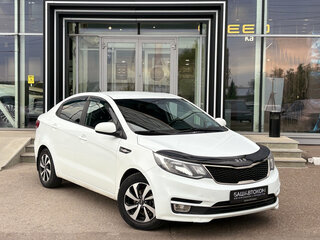 2016 Kia Rio III Рестайлинг, белый, 915000 рублей, вид 3