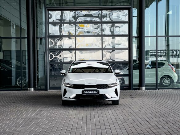 2024 Kia K5 III, белый - вид 1