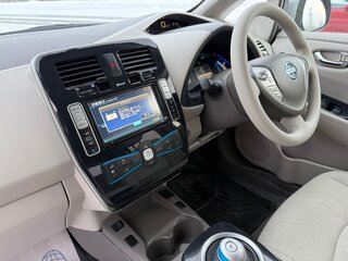 2011 Nissan Leaf (EM61) I (ZE0/AZE0), серый, 625000 рублей, вид 5