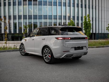 2026 Land Rover Range Rover Sport P400 MHEV III, серый, 18000000 рублей, вид 4