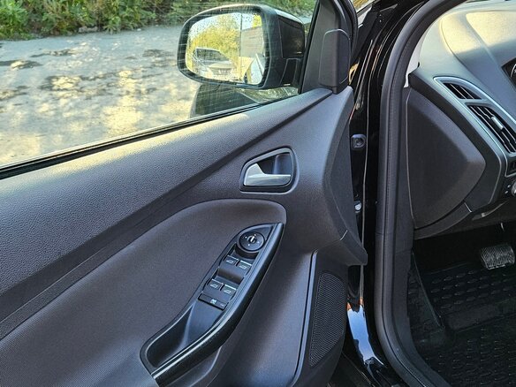 2014 Ford Focus III, чёрный, 1000000 рублей - вид 9