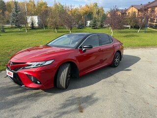 2021 Toyota Camry VIII (XV70) Рестайлинг, красный, 3550000 рублей, вид 1