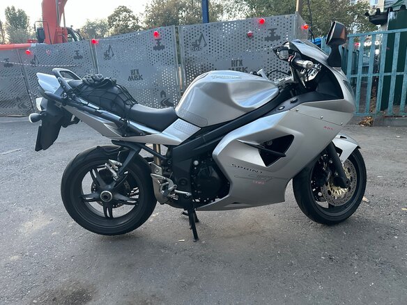 2006 Triumph Sprint ST, серый - вид 5