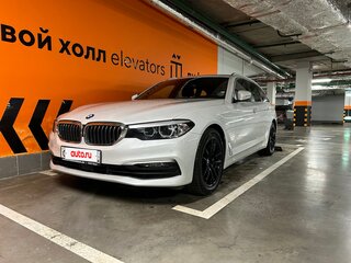 2019 BMW 5 серии 530i xDrive VII (G30/G31/G38), белый, 3750000 рублей, вид 2