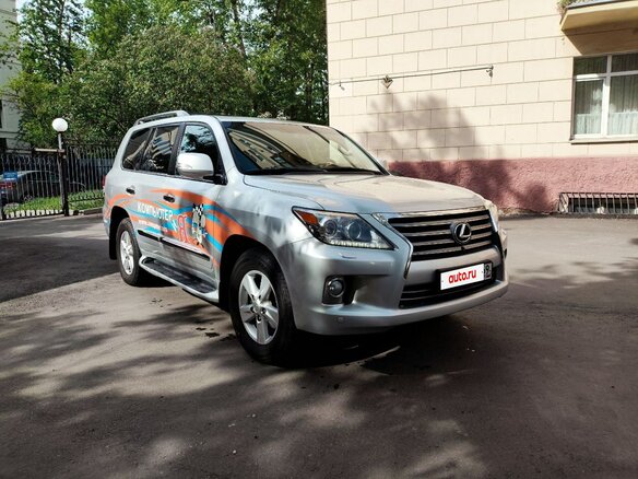2012 Lexus LX 570 III, серебристый, 5000000 рублей - вид 2