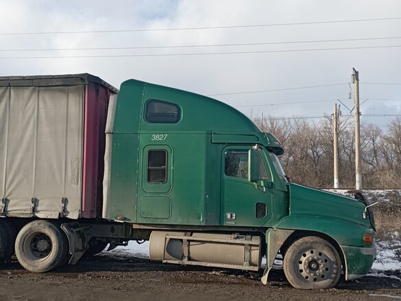 2001 Freightliner Century Class, зелёный, 1700000 рублей - вид 20
