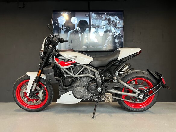 2022 Indian FTR 1200, белый, 1080000 рублей - вид 3