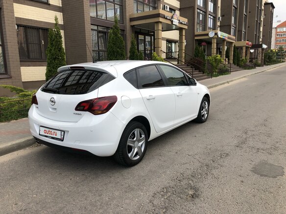 2011 Opel Astra J, белый, 725000 рублей - вид 2