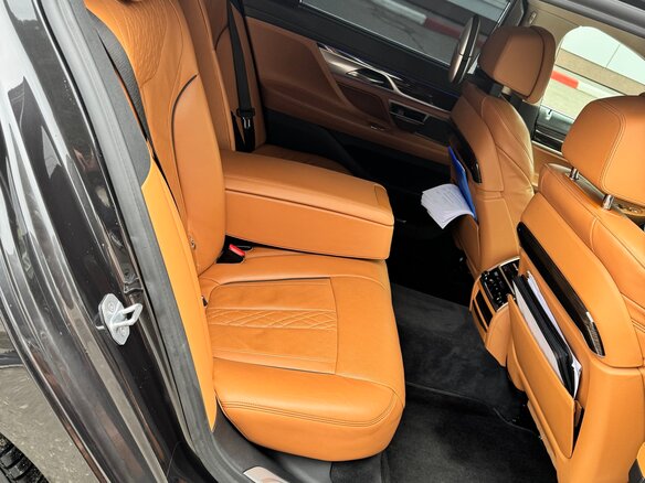 2019 BMW 7 серии Long 730Ld xDrive VI (G11/G12) Рестайлинг, серый, 5000000 рублей - вид 8