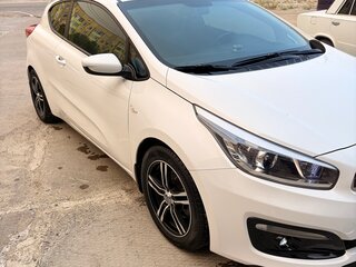2017 Kia Ceed II Рестайлинг, белый, 1340000 рублей, вид 5