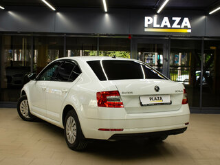 2020 Skoda Octavia III (A7) Рестайлинг, белый, 1780000 рублей, вид 3