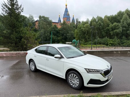 2021 Skoda Octavia IV (A8), белый, 1630000 рублей, вид 2