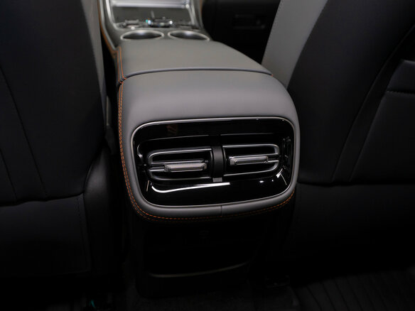 2026 Geely Galaxy M7, серый - вид 15