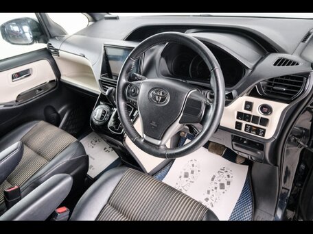 2019 Toyota Noah III (R80) Рестайлинг, синий, 2000000 рублей, вид 5
