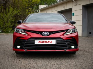 2021 Toyota Camry VIII (XV70) Рестайлинг, красный, 3150000 рублей, вид 3