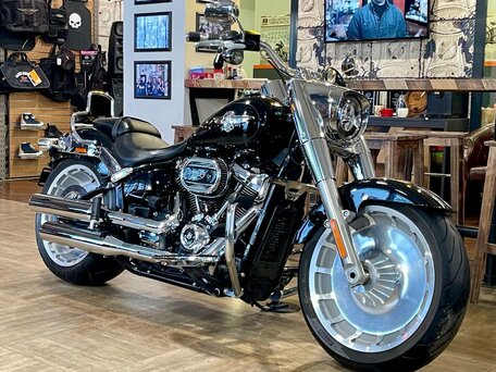 2021 Harley-Davidson Fat Boy, чёрный, 2200000 рублей, вид 2