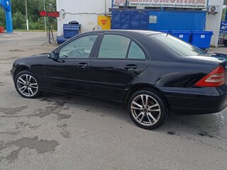 2003 Mercedes-Benz C-Класс 200 II (W203), чёрный, 600000 рублей, вид 2