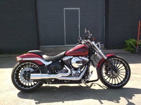 2017 Harley-Davidson Breakout, красный, 1800000 рублей, вид 5