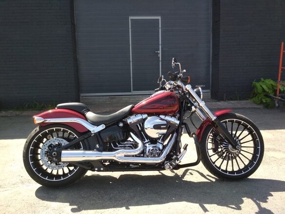 2017 Harley-Davidson Breakout, красный, 1800000 рублей - вид 4