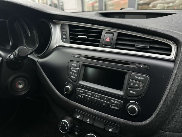 2018 Kia Ceed II Рестайлинг, серебристый, 1550000 рублей - вид 15