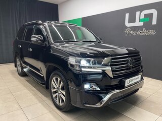2017 Toyota Land Cruiser 200 Series Рестайлинг 2, чёрный, 8300000 рублей, вид 1