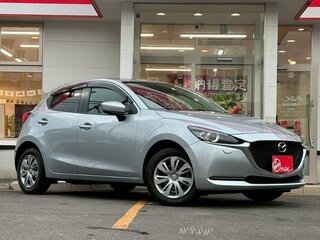 2021 Mazda 2 III (DJ) Рестайлинг, серебристый, 850000 рублей, вид 1