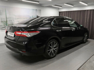 2021 Toyota Camry VIII (XV70) Рестайлинг, чёрный, 3390000 рублей, вид 5