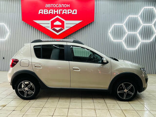 2017 Renault Sandero Stepway II, бежевый, 1000000 рублей, вид 2