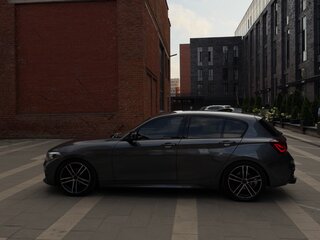 2019 BMW 1 серии 118i II (F20/F21) Рестайлинг 2, серый, 2075000 рублей, вид 5