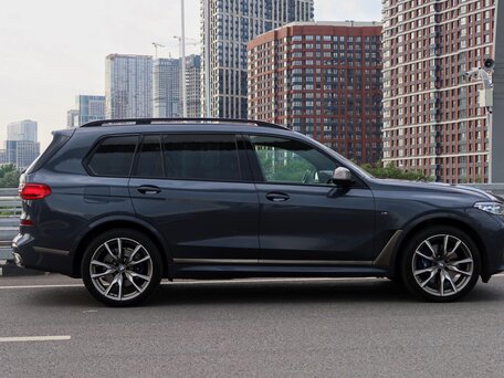2021 BMW X7 M50d I (G07), серый, 7500000 рублей, вид 4