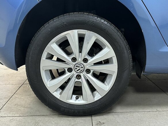 2013 Volkswagen Golf VII, голубой, 880000 рублей - вид 8