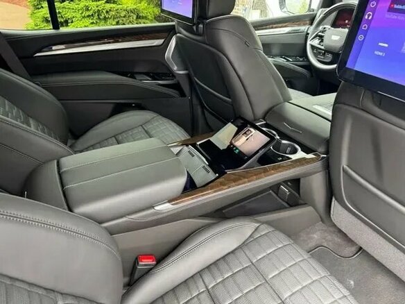 2026 Cadillac Escalade V Рестайлинг, белый, 18900000 рублей - вид 4