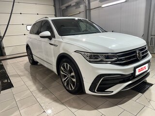 2021 Volkswagen Tiguan II Рестайлинг, белый, 4400000 рублей, вид 1