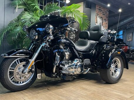 2020 Harley-Davidson Tri Glide, чёрный, 3700000 рублей, вид 5