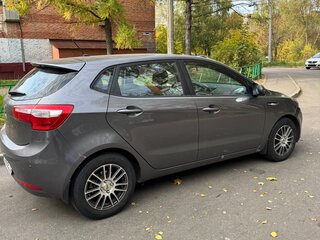 2013 Kia Rio III, серый, 800000 рублей, вид 2