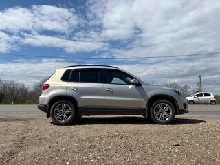 2011 Volkswagen Tiguan I Рестайлинг, серебристый, 980000 рублей, вид 1