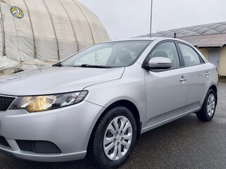 2011 Kia Cerato 5-speed II, серебристый, 770000 рублей, вид 2